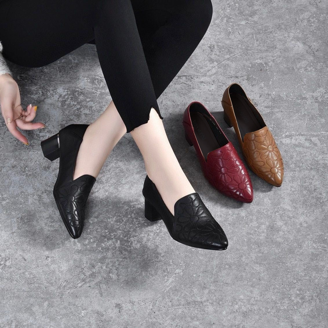 GWENDOLINA | SOFT VEGAN LEATHER EMBROIDERED PUMPS
