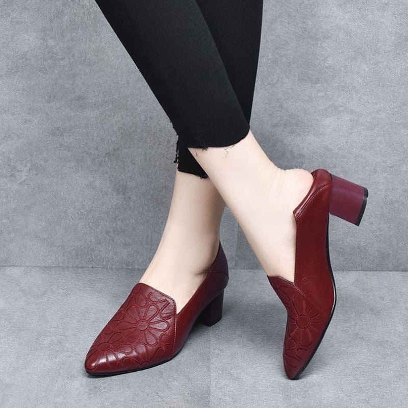 GWENDOLINA | SOFT VEGAN LEATHER EMBROIDERED PUMPS