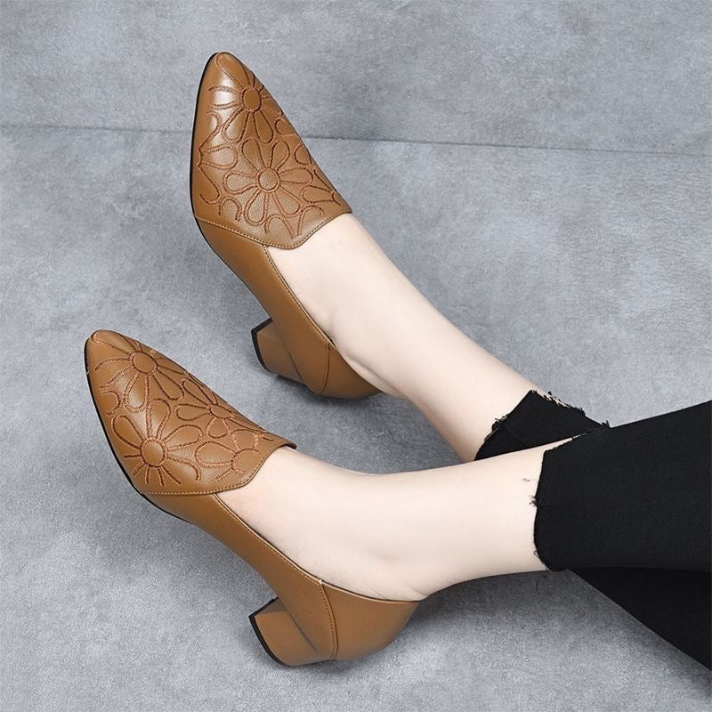 GWENDOLINA | SOFT VEGAN LEATHER EMBROIDERED PUMPS