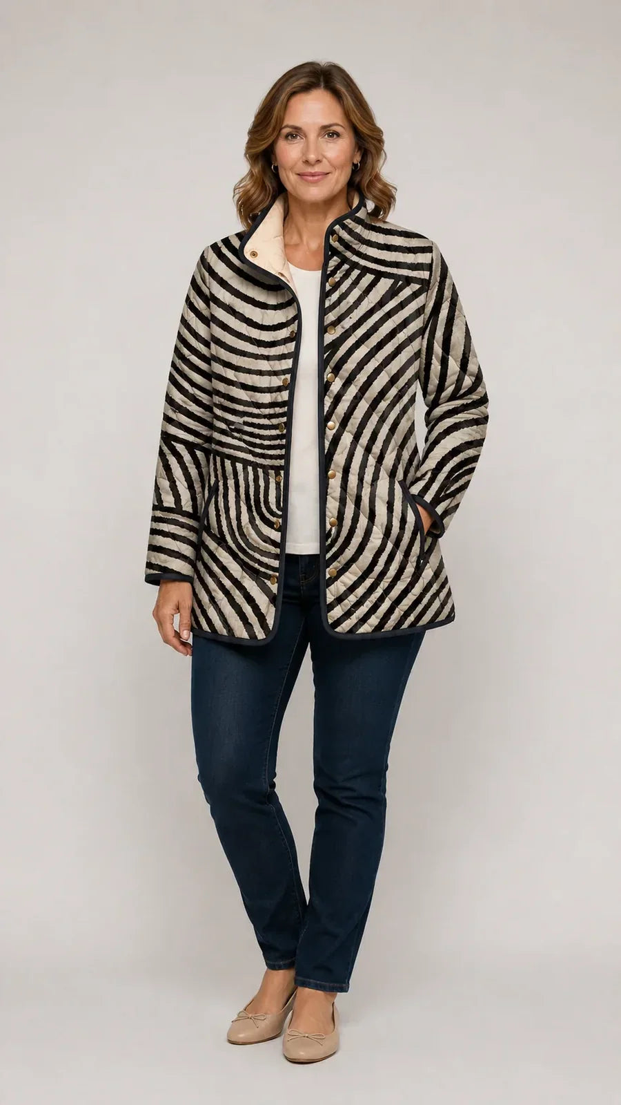 Inaya | Retro Circle Print Quilted Jacket